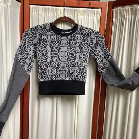 Devon Windsor Kamila Crop Top Long Sleeved Compression NWT Size XS - Picture 4 of 9